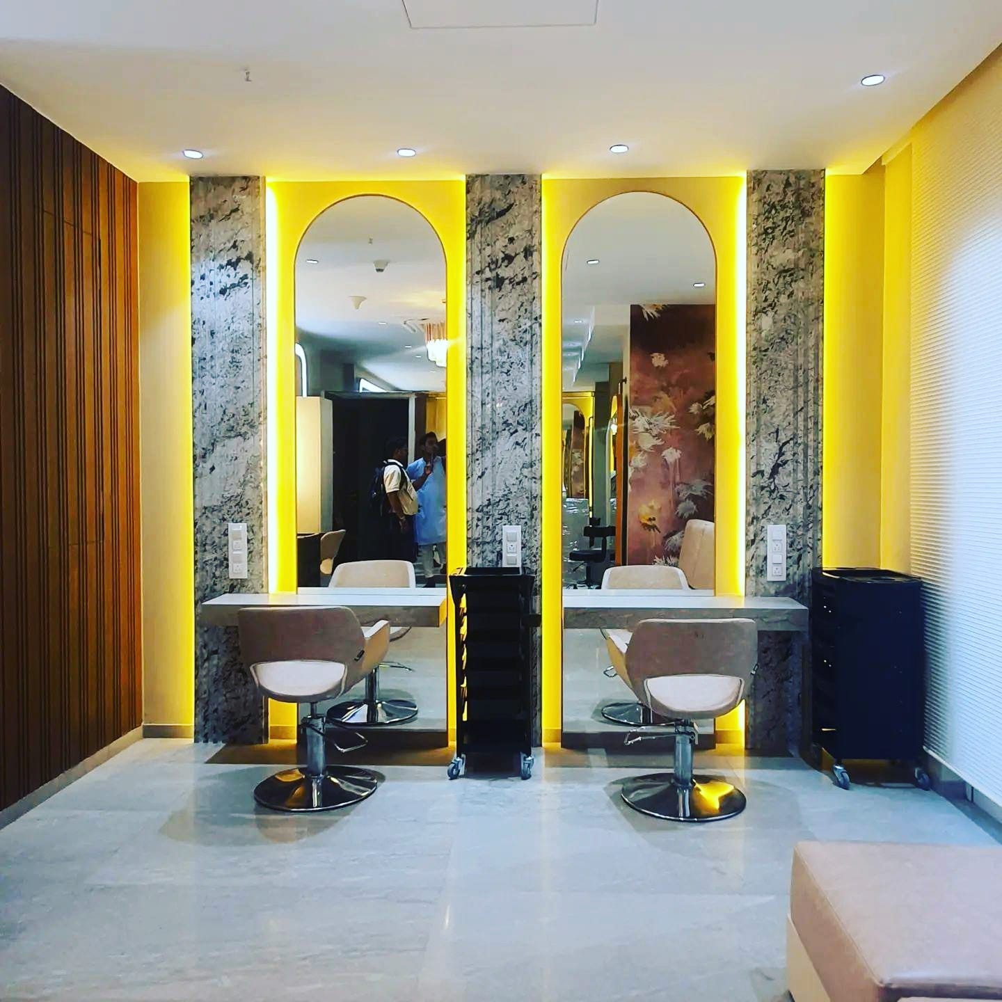 Saloon ahuja